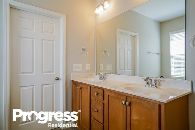 Building Photo - 517 Ashgreen Ct