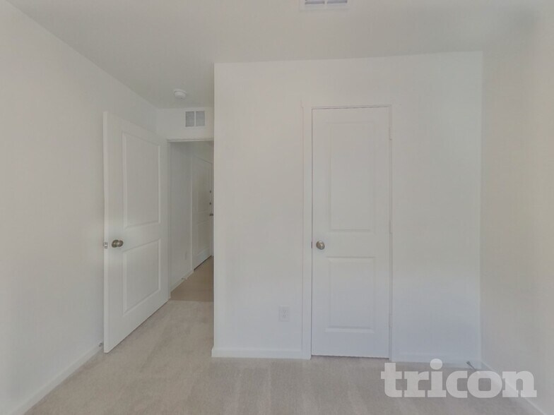 Building Photo - 10704 Dusty Rnch Rd