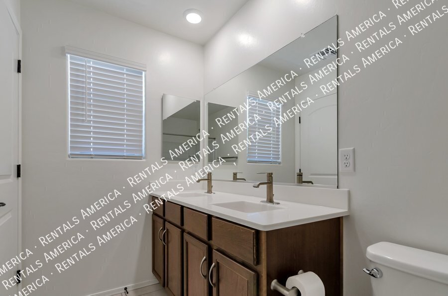 Building Photo - 9221 N Peridot Vis Ave