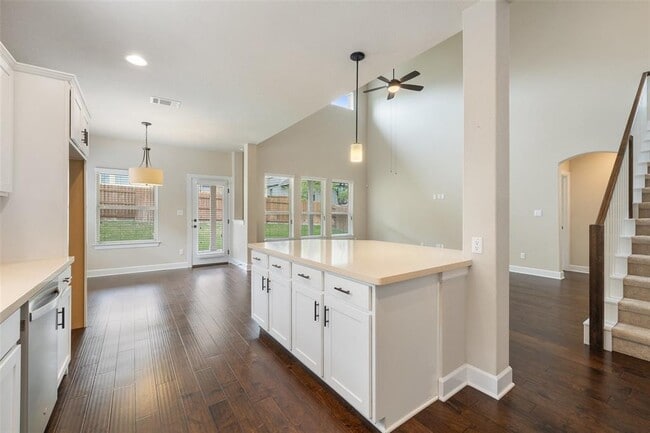 Building Photo - 14920 Cabrillo Way
