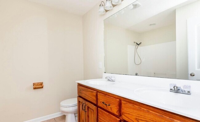 Building Photo - 15 Goldenrod Dr