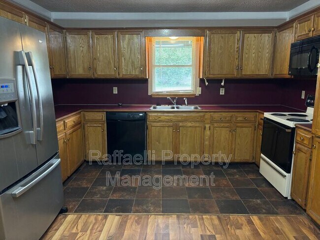 Building Photo - 68 Pierce Rd