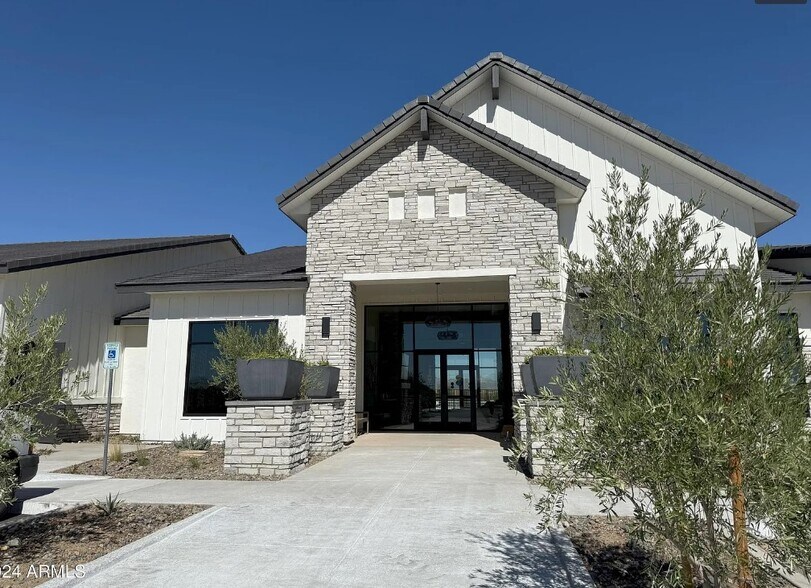 Club House - 1707 W Stanton Ave