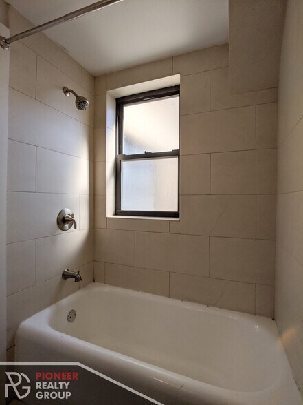 Building Photo - 618 W Patterson Ave