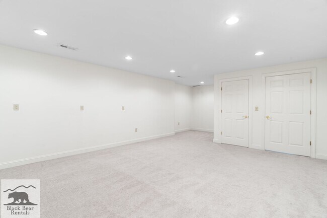 Building Photo - South AVL - Grand Residence in The Cotswol...