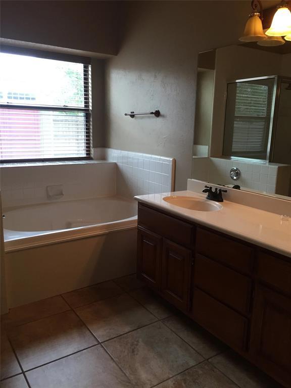 Building Photo - 4101 Drawbridge Ln