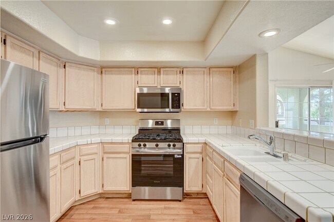 Building Photo - 7950 W Flamingo Rd