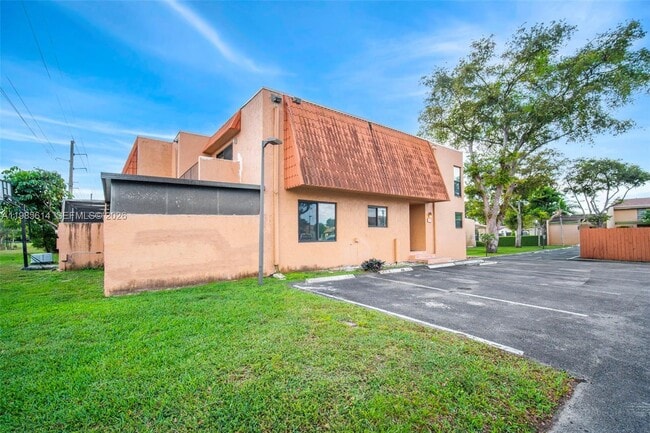 Building Photo - 1451 NW 92nd Ave