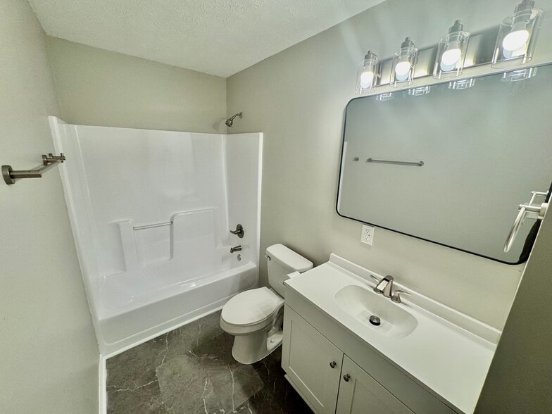 Building Photo - 111 Stratford Ct