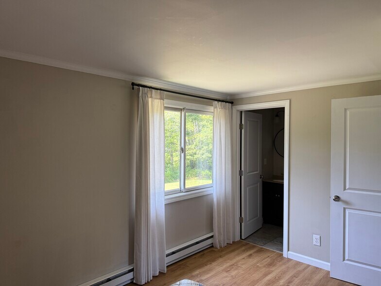 Building Photo - 200 Maple Rd