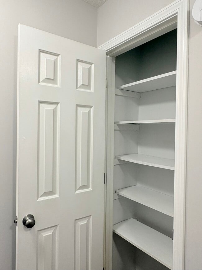 Building Photo - 1016 Lois Ln