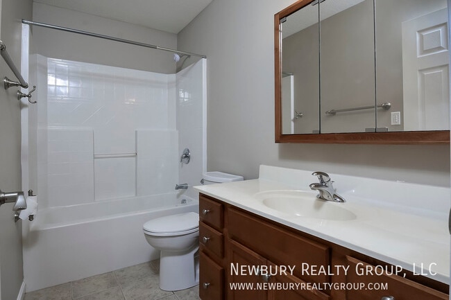 Building Photo - 135 Banksville Pl