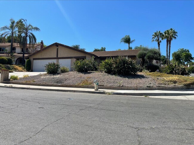 Building Photo - Riverside Corner Home on a Cul-de-Sac!