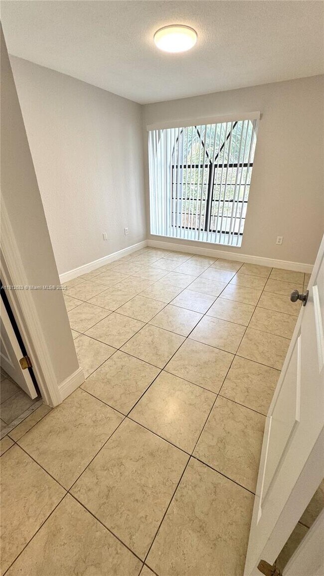 Building Photo - 9657 SW 152nd Ave