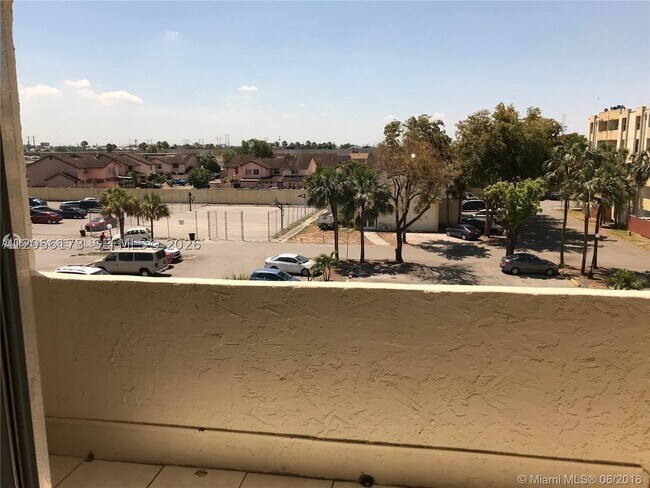Building Photo - 10000 NW 80th Ct