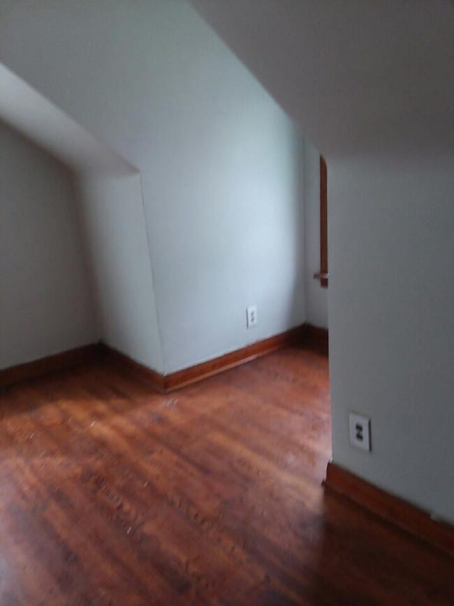 Building Photo - 2 bedroom home