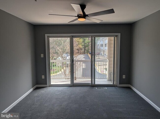 Building Photo - 1891 Crescent Park Dr