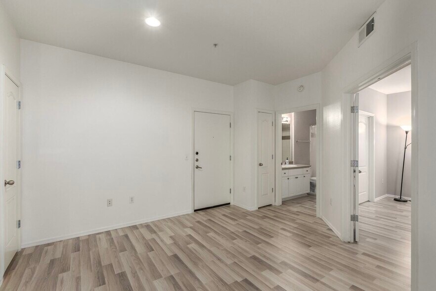 Building Photo - 1701 E Colter St