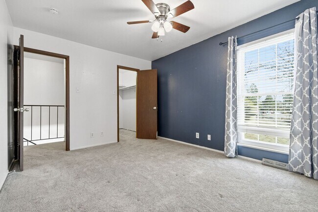 Building Photo - 2 Bed / 2 Bath Townhome in Denver
