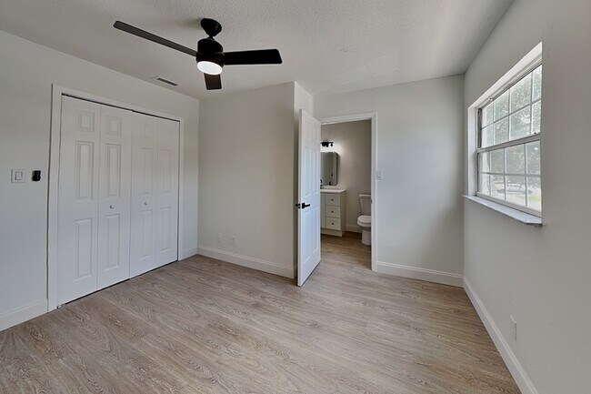 Building Photo - 7309 Daniel Webster Dr