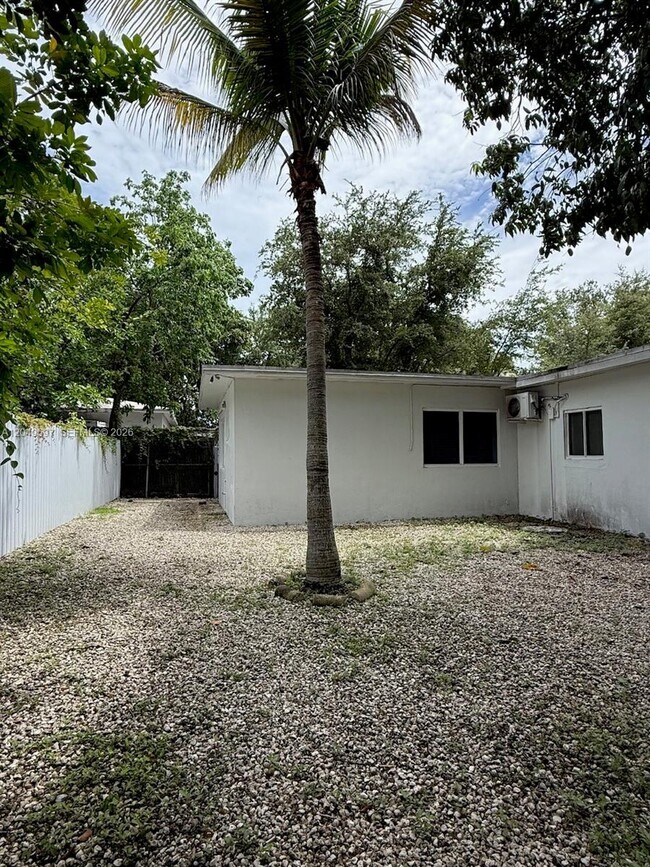 Building Photo - 6723 NE Miami Pl