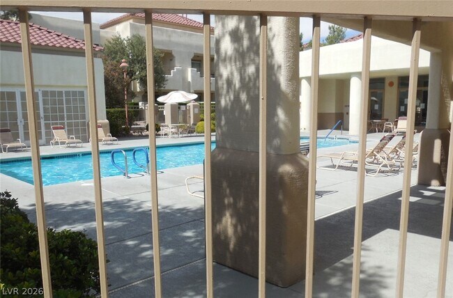 Building Photo - 1909 Villa Palms Ct