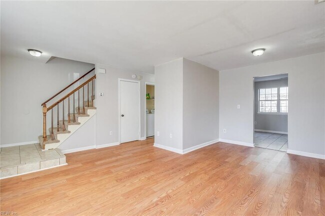 Building Photo - 436 Peregrine St
