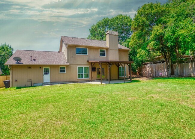 Building Photo - Gorgeous Northwood rental