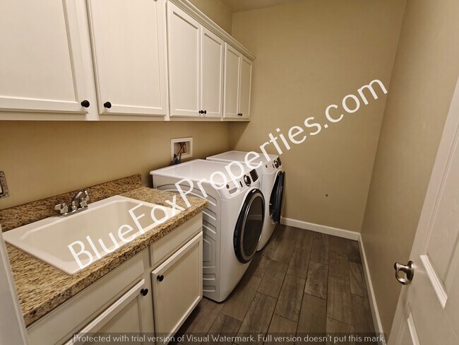 Building Photo - 8545 N Gaetano Loop