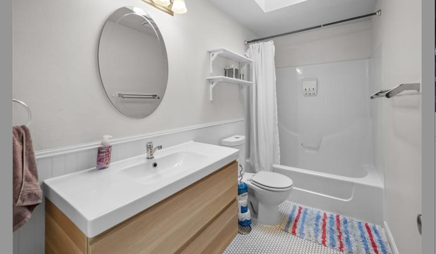 Building Photo - 1612 26th Ave