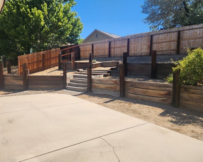 Building Photo - Home For Rent in Sunridge