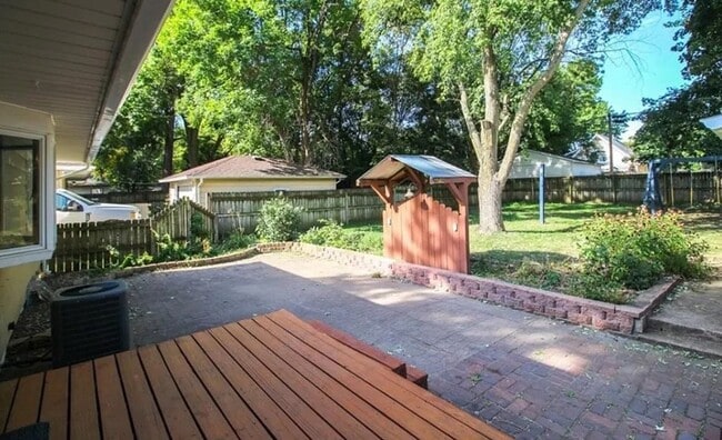 Building Photo - 3904 Bowdoin St