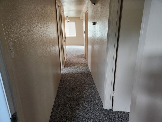 Building Photo - 133 SE Main St