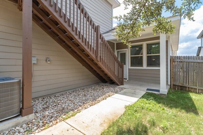 Building Photo - 1925 Cypress Gate Dr