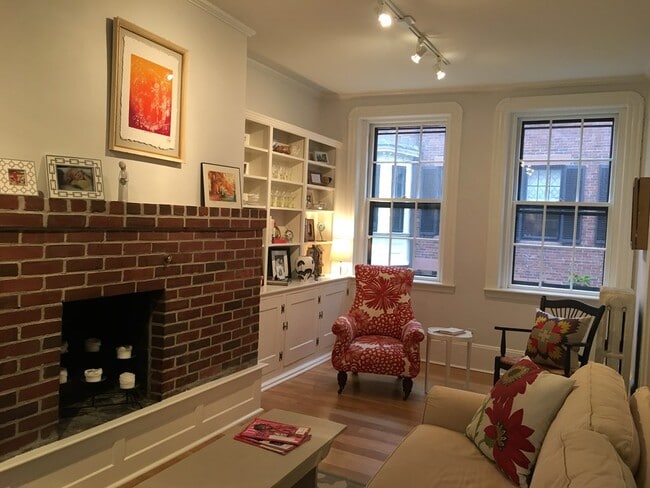 Building Photo - 129 Myrtle St