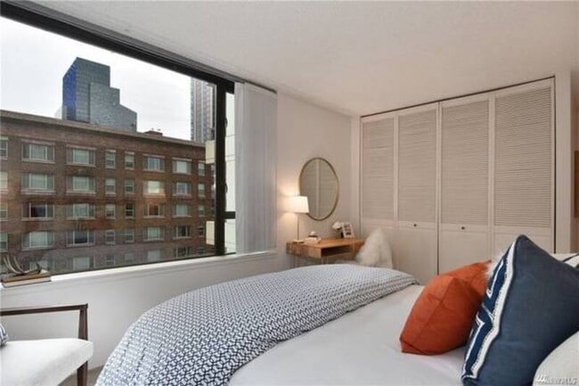 Building Photo - 2201 3rd Ave