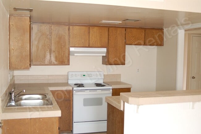 Building Photo - NORTHSIDE DUPLEX