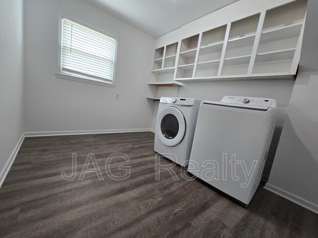 Building Photo - 1708 Caro-Mar Pl NW