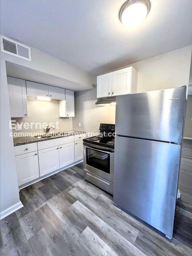 Building Photo - 2315 Oak Ct