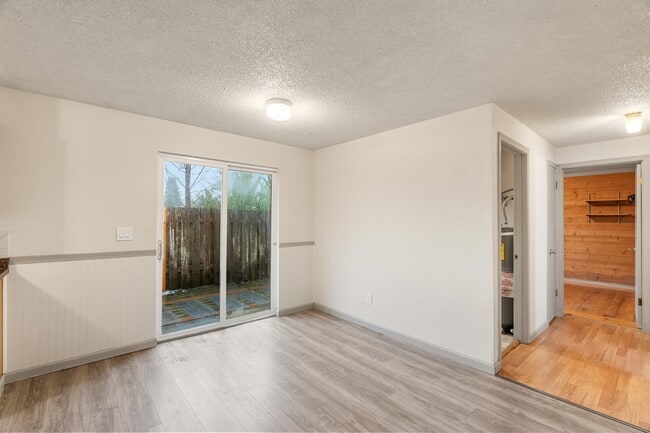 Building Photo - 744 W Marcy Ave