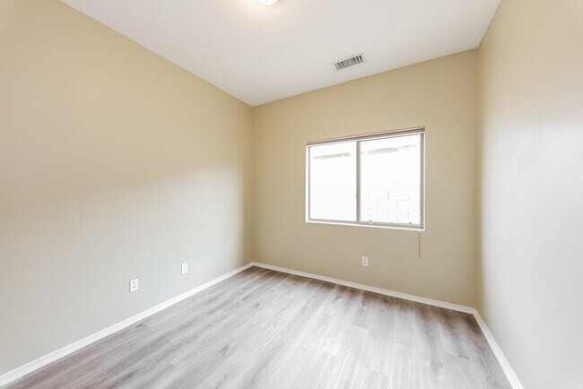 Building Photo - 5128 W Grenadine Rd