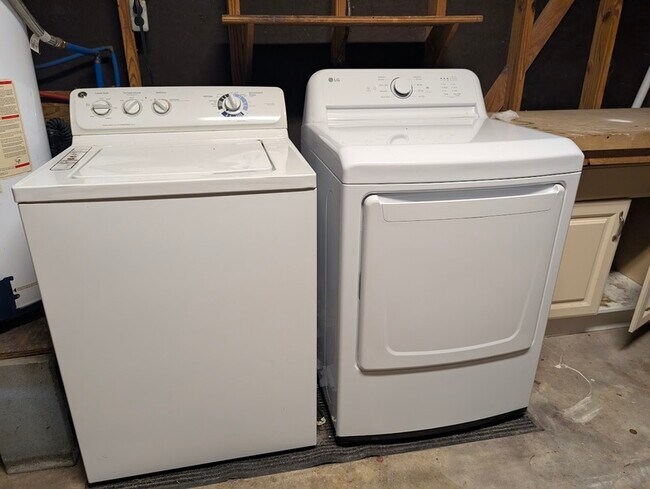 Building Photo - 1820 Medart Dr