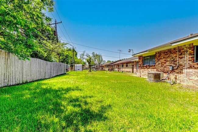 Building Photo - 5318 Botany Ln