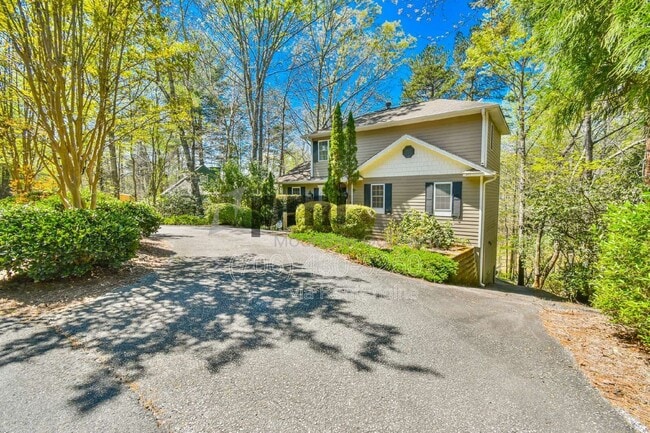 Building Photo - 373 Dach Bruche Gasse