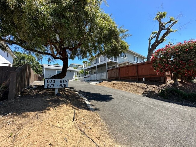 Building Photo - Top Floor of Benicia Duplex