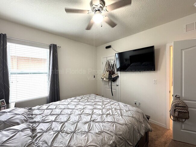 Building Photo - 239 Willow Bend Dr