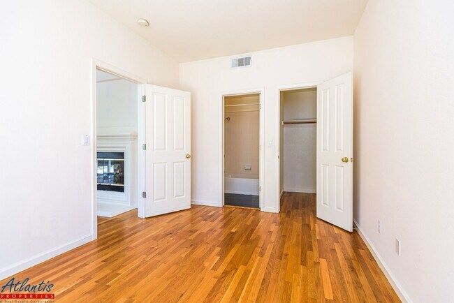Building Photo - Beautiful Home | Remodeled Kitchen | Centr...