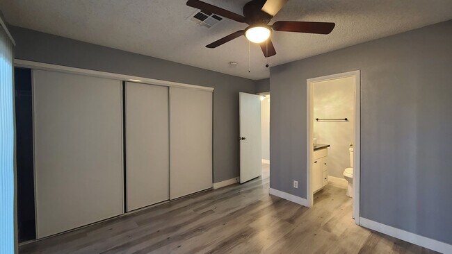 Building Photo - 2 Bedroom 2 Bathroom Downstairs condo