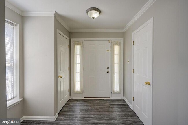 Building Photo - 4624 Kings Mill Way