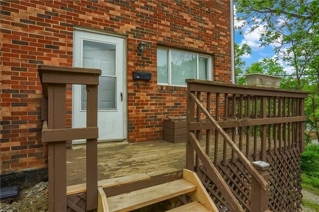 Building Photo - 448 Brierly Ln